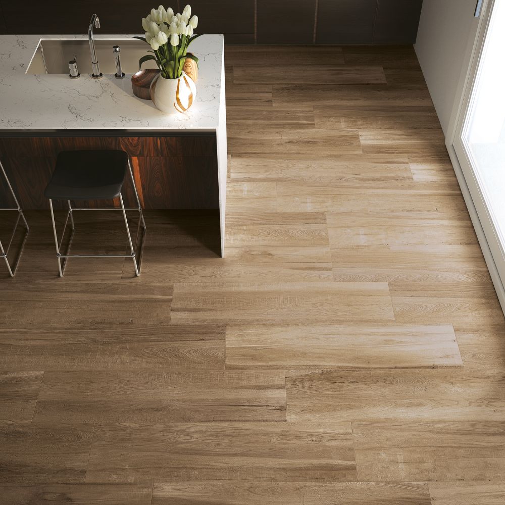 Kitchen with an Albero 3 wood-look porcelain floor