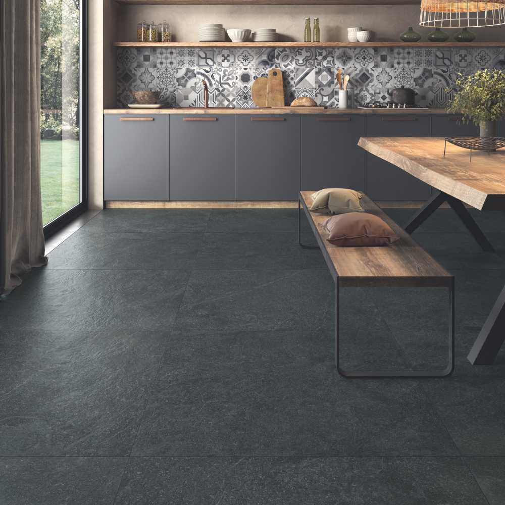 Antica Black collection